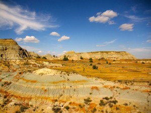 Buttes lined with coal and gradations of colored clay